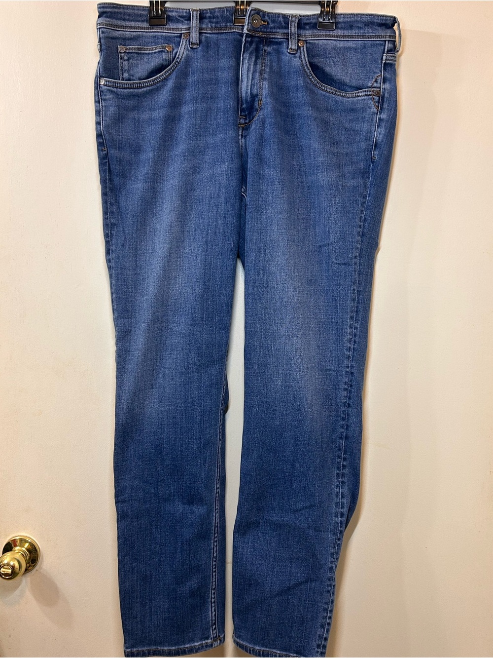 Tommy Bahama Men's Straight-Leg Medium Blue Jeans